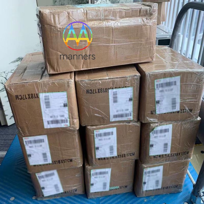 El pedido del cliente estadounidense para el acabado de piezas médicas plásti...