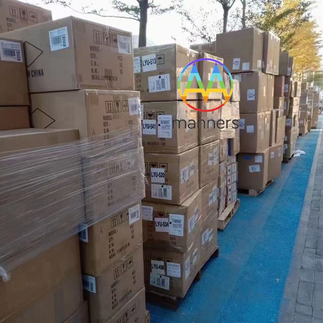 Se han producido los pedidos de los clientes de París de 50,000 piezas de agu...